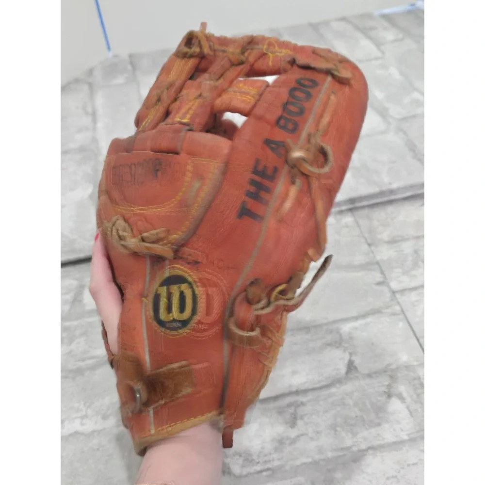 Wilson The A8000 Professional Series Baseball Glove RHT Big Scoop, Left Hand